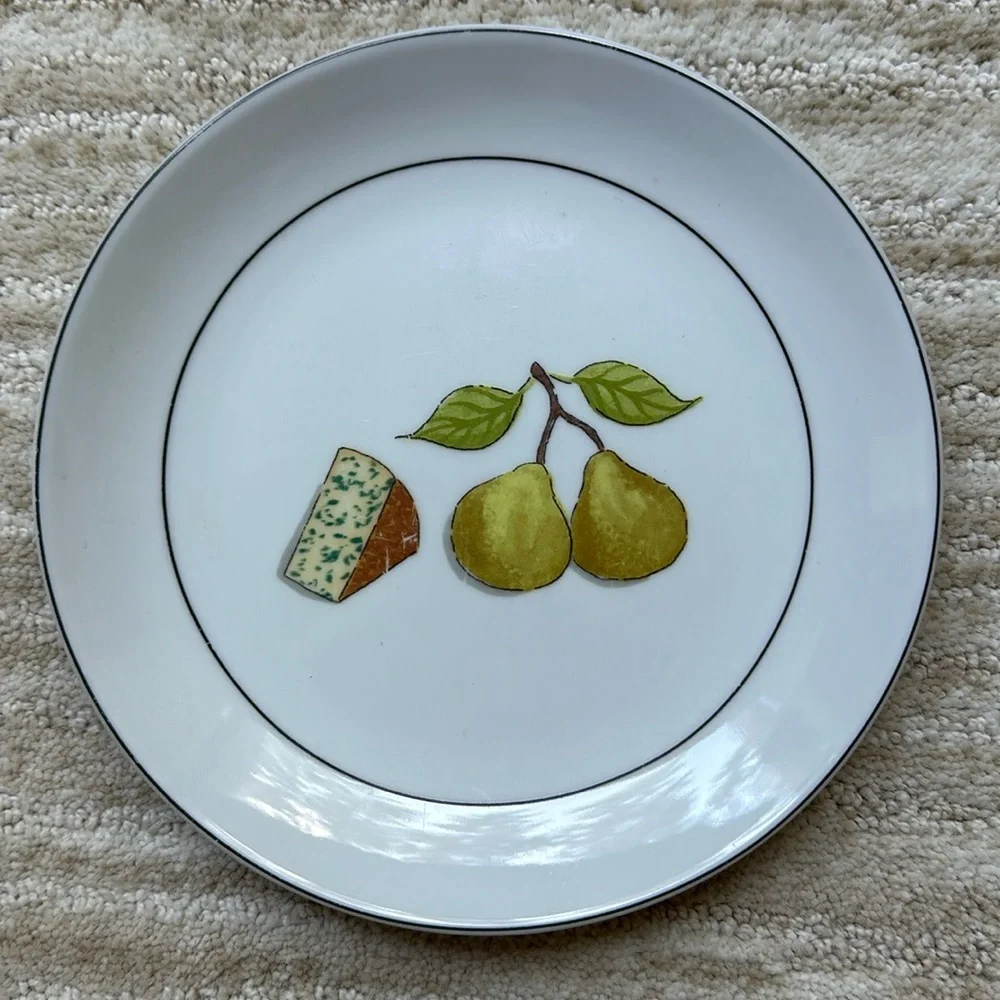 Set of 4 Crate&Barrel Nancy Green Fruit From age Appetizer Desert Plates